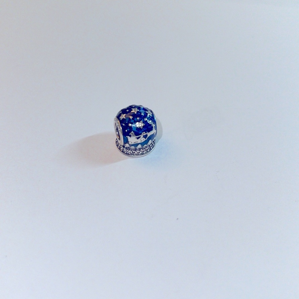 Pandora Christmas Night Charm